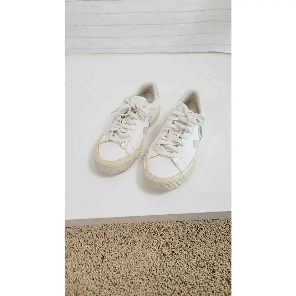 VEJAS CAMPO LEATHER SNEAKERS IN WHITE/GRAY, SZ 5